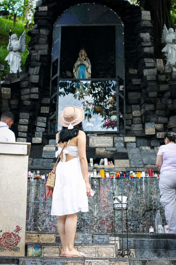 Medellín: Pablo Escobar Tour with Guide and Transportation - Stop 2: Inflexión Memorial Park for Consequences, Not Trivia