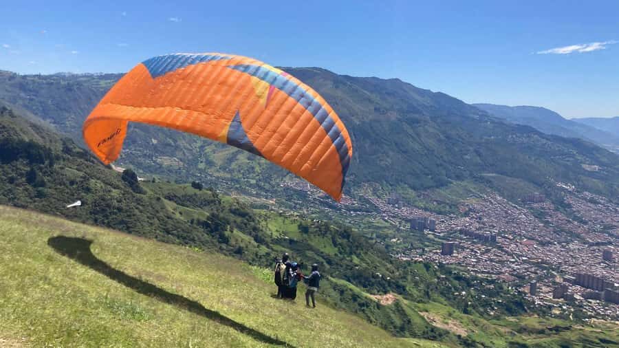 Medellín Paragliding - Go Pro Included - Getting to San Félix: the AC ride with hotel pick-up