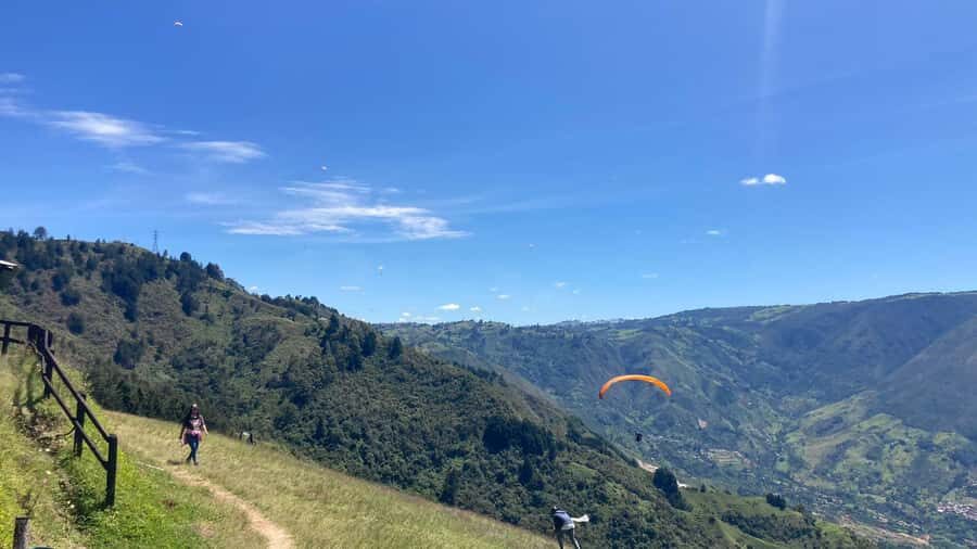 Medellín Paragliding - Go Pro Included - The flight over Medellín: what 15 minutes in the air feels like