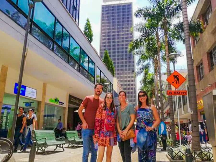 Medellín: Private City Tour and Comuna 13 Tour - From El Poblado to Comuna 13: a practical 6-hour rhythm