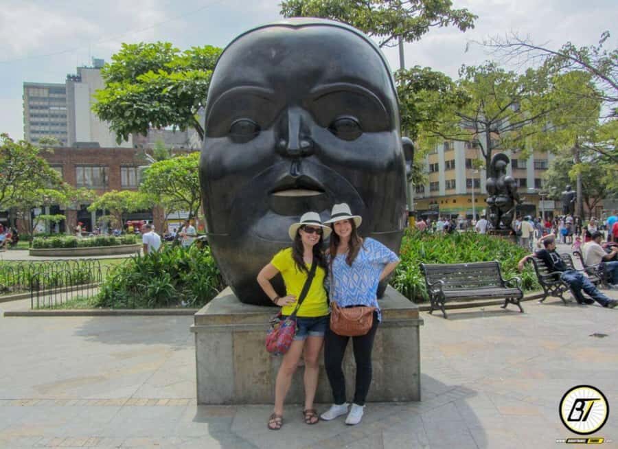 Medellín: Private City Tour and Comuna 13 Tour - Parque de las Luces (Lights Park): night-light atmosphere in daytime form