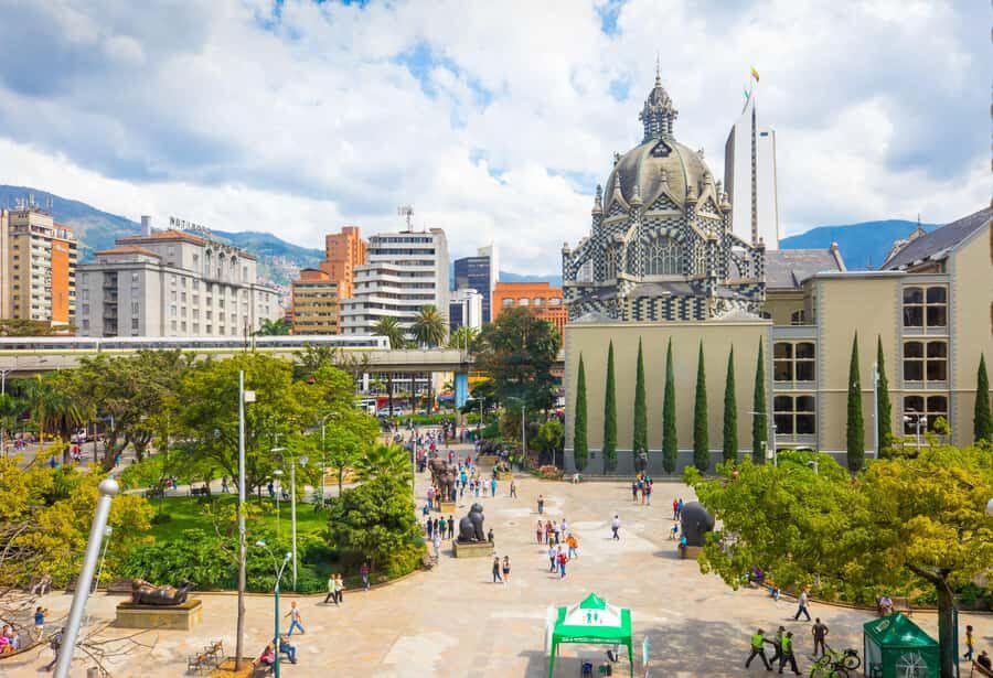 Medellín: Private City Tour with Metrocable and Comuna 13 - Comuna 13: Street Art, Escalators, and the Story Behind the Walls