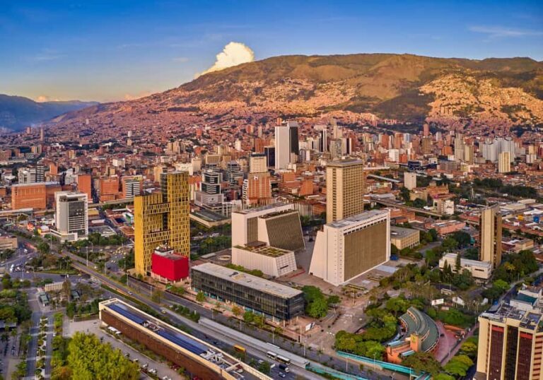 Medellín: Private City Tour with Metrocable and Comuna 13 - Medellín from Above: How Metrocable Changes Your Perspective