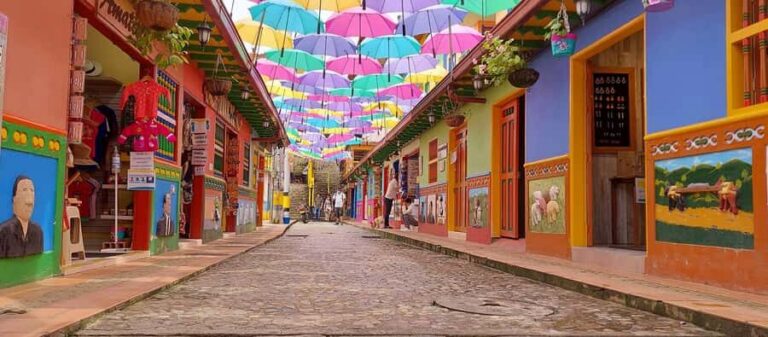 Medellín: Private Guatapé Tour w/ Breakfast, Lunch & Cruise - Guided Guatapé Stops: Zócalos, Views, and Color That Actually Has Meaning
