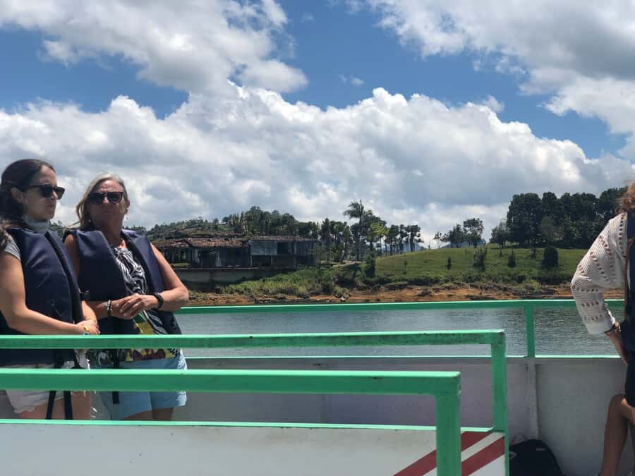 Medellín: Private Guatapé with Peñol Tickets and Boat Ride - The reservoir boat ride: dam views and Pablo Escobar sights