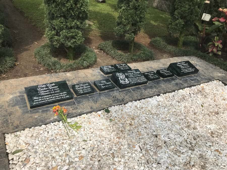 Medellín: Private Pablo Escobar Tour with Cable Car Ride - Why this Medellín Escobar tour feels different from the usual stops