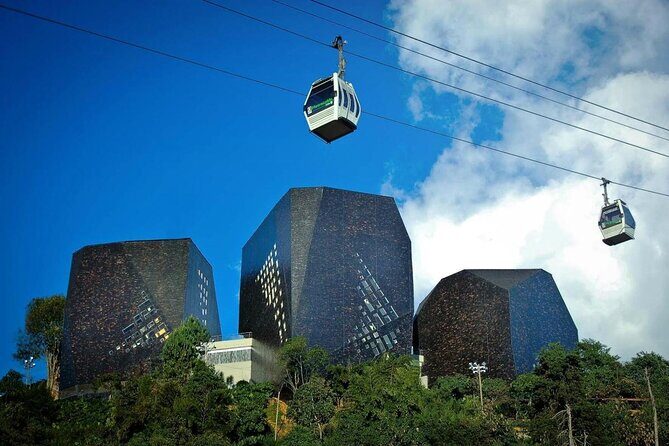 Pablo and Comuna 13 with Cable Car - Key Highlights Worth Marking