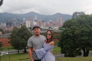 Pablo Escobar Private Group Tour Including La Catedral Jail in Medellin - Stop 2: Cementerio Jardines Montesacro and the human anchors