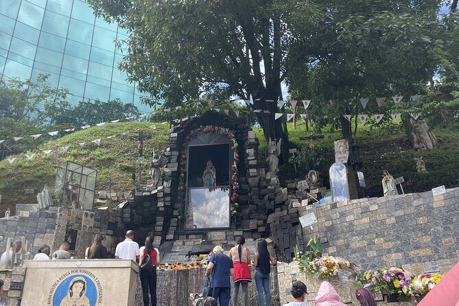 Pablo Escobar Shared Tour of Medellin - Price and value: what $28 buys you in Medellín time