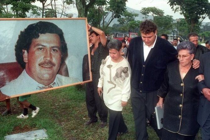 Pablo Escobar Tour between History and Museum in Medellin - Stop 4: Inflexión Memorial Park for bombing victims