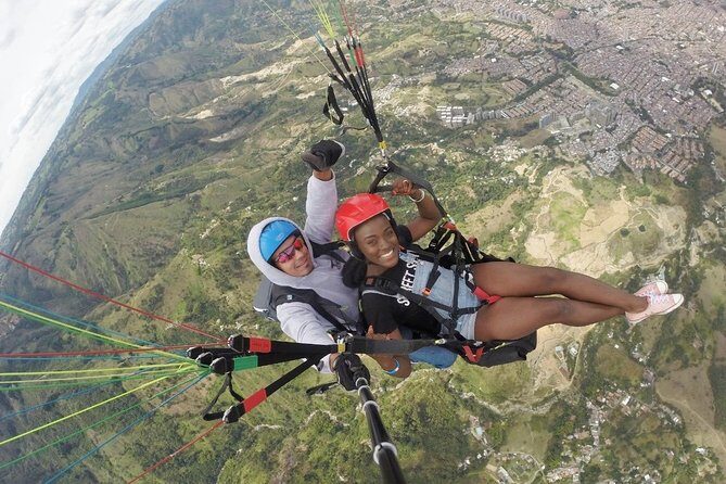 Paragliding Adventure with Transportation and Gopro Videos HD - Stop 1 Medellín and Stop 2 Bello: how the scenery changes