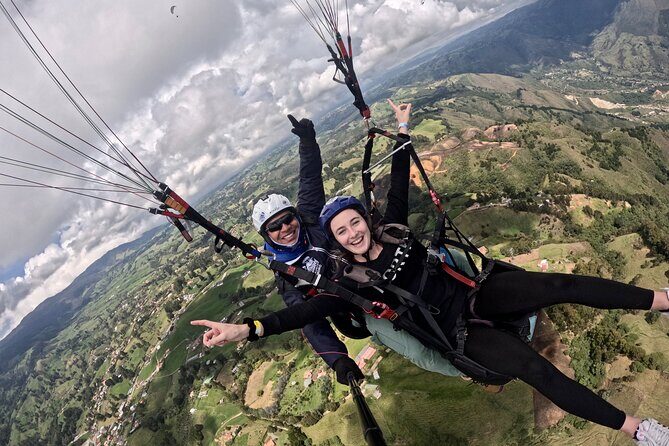 Paragliding flight in Medellin - Where You Start: Meeting Point Near Bello and the Real Timing