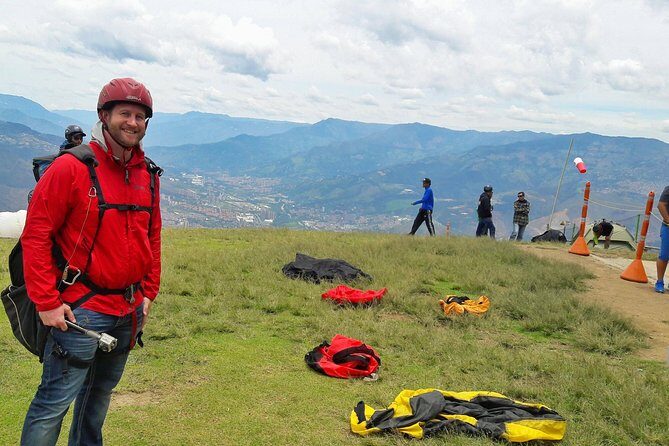 Paragliding in Medellin Includes GoPro and Pick up & Drop off - Medellín from the sky: why this flight route is so good