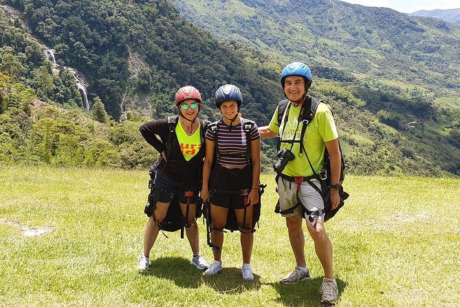 PARAGLIDING over giant waterfalls private tour (optional Guatape) from Medellin - Flight Safety, Gear, And How Pilots Run the Show