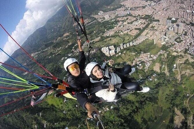 Paragliding over Medellin with HD Video and Pickup - Medellín From Above: Why This Paragliding Setup Feels Different