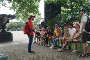 Post-conflict Shared Tour (Paul) and Violence Medellin - The route pace: eight stops, about 22 minutes each