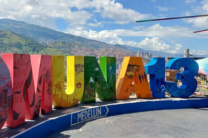 Private City Tour of Medellin with Metrocable and Commune 13 - Timing, start time, and how to dress for the day