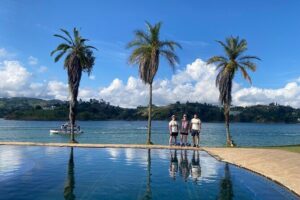 (Private Guatapé) Mansion Pablo Escobar+Paintball+Cuatrimoto+Boat - Getting from Medellín to Guatapé: comfortable ride, scenic breaks