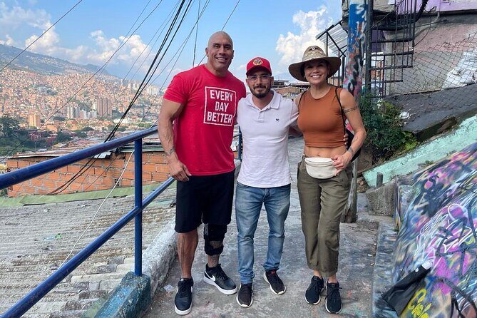 Private Half-Day Tour to Comuna 13 in Medellín. - Escaleras Eléctricas and the road-duct: access as a story