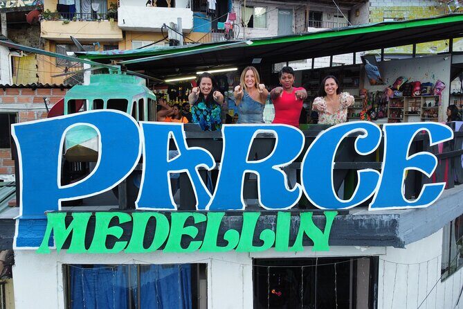 Private Half-Day Tour to Comuna 13 in Medellín. - Graffiti Route on foot: art with a memory behind it