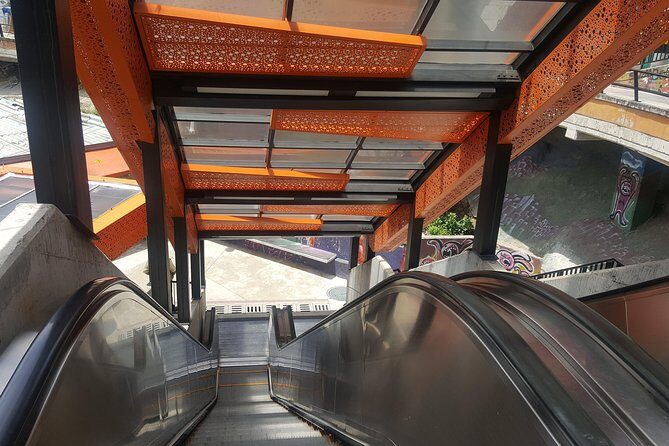 Private Tour Comuna 13 with Cable Car Ride - Air-conditioned transfers: a small comfort with big payoff