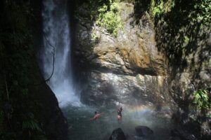 Private tour: hiking to the crystalline MELCOCHO river from MEDELLÍN - The 7:00 a.m. pickup: your start time sets the tone
