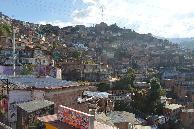 Private Tour in Pablo Escobar and Comuna 13 with Cable Car - Private means your day fits your questions (Mauricio helps)