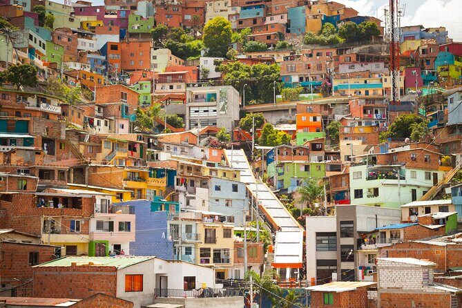 Private Tour in Pablo Escobar and Comuna 13 with Cable Car - Stop 2: Comuna 13 tours—murals, graffiti, music, and culture (2 hours)