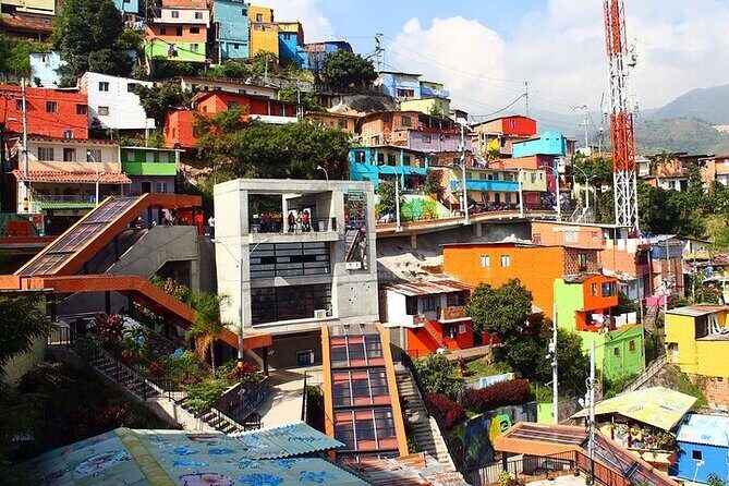 Private Tour in Pablo Escobar and Comuna 13 with Cable Car - Stop 1: Barrio Pablo Escobar and the local museum (1 hour)
