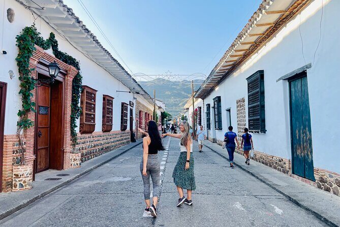 Private Villa with Pool, Coffee Farm and Santa Fe de Antioquia! - A day that stitches together Antioquia: coffee, calm, and a famous bridge