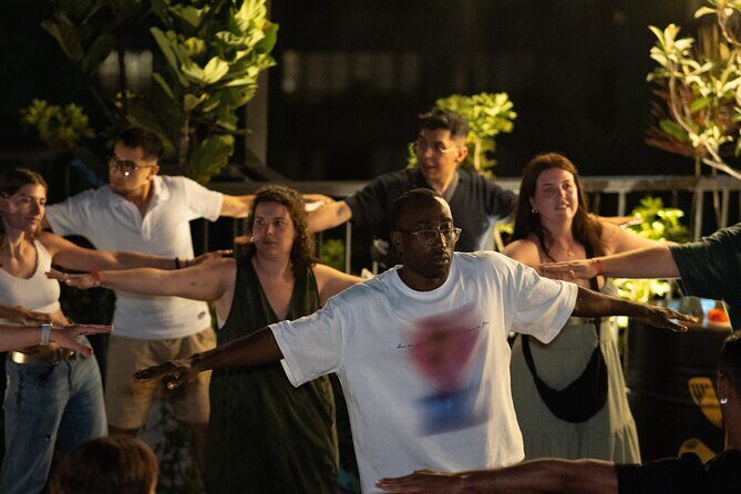 Salsa & Bachata Nightlife Tour in Medellín with a Local Dancer - The foundations class: how the tour teaches you fast without making you feel lost