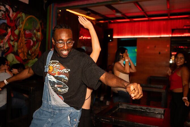 Salsa & Bachata Nightlife Tour in Medellín with a Local Dancer - Open social dancing: where partner rotation turns nerves into momentum