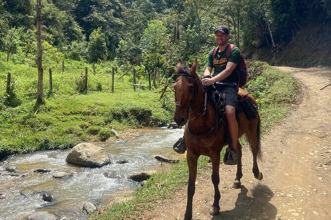 Scenic Horseback Riding in the Medellín Mountains - Group size: why it can matter for photos and pacing
