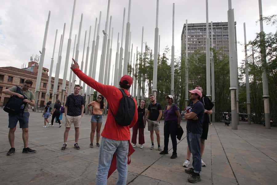 Shared Medellín Downtown Tour with Wireless Audio - Where the Medellín Downtown Walk Starts: Museo de Antioquia and Botero Plaza