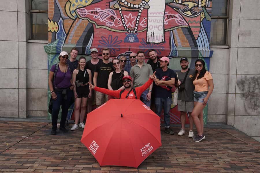 Shared Medellín Downtown Tour with Wireless Audio - Walking Pace, Crowds, and What to Bring for a Smooth 8 km Morning