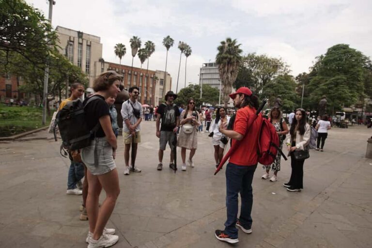 Shared Medellín Downtown Tour with Wireless Audio - Wireless Audio Receivers: Clear Sound While You Walk and Photograph