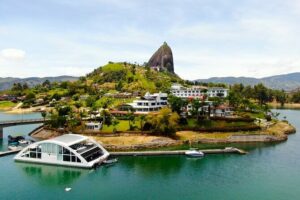 The best private tour to Guatapé and Helicopter ride + Guatapé's rock +Boat ride - Malecon de Guatapé and the Boat Ride: Nice, But Expect It to Be Short on Wow