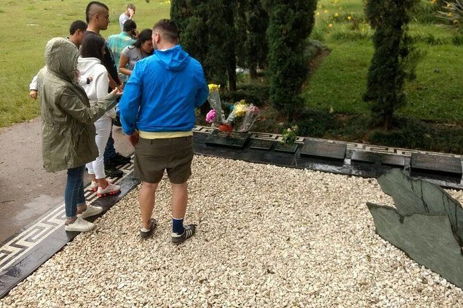 The dark days: Pablo Escobar and the new Medellin private tour - Door-to-door comfort: private vehicle + hotel pickup that saves your day