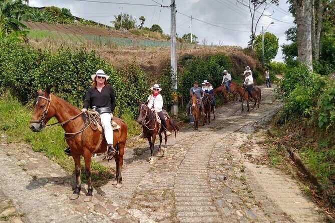 Tour Cabalgata - Safety That Isn’t Just a Poster: Two Guides on Every Ride