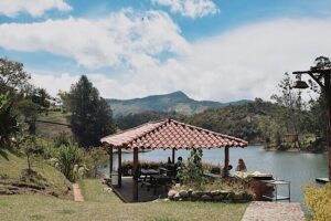 Tour Guatapé - Medellín to Guatapé in a cooled van (and why it matters)