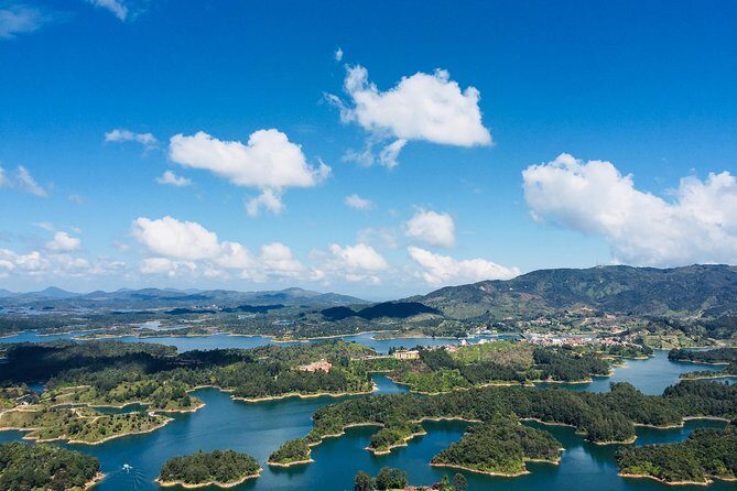 Tour Guatapé - A reservoir boat ride you should expect