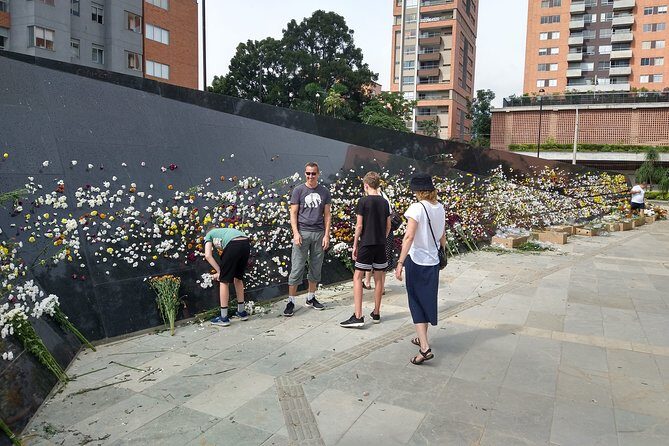 Tour Of Pablo Escobar - Pablo Escobar Neighborhood: Understanding Local Cost