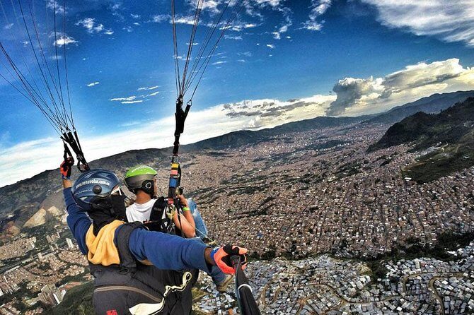 Tour Paragliding - From hotel pickup to launch: the 40-minute ride and short walk