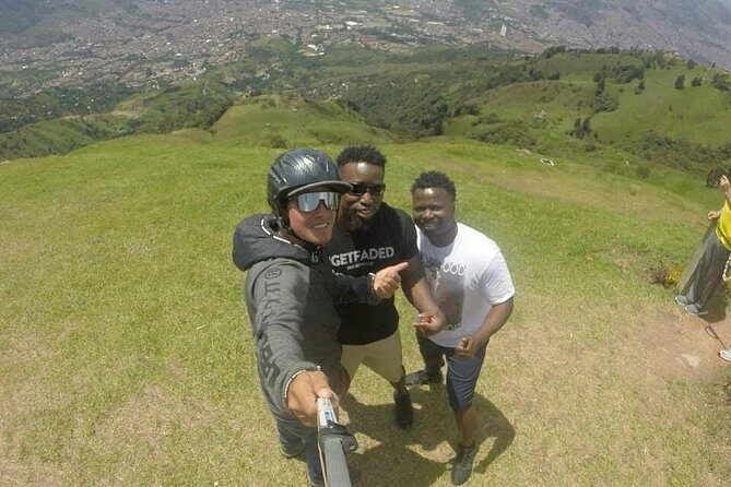 Tour Paragliding - Safety, pilot work, and how the gear experience is handled