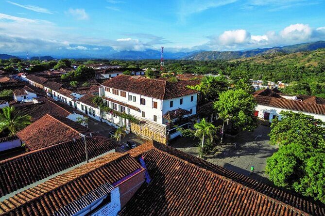 Tour Santa Fe de Antioquia - Fruit tastings and market time: small stop, big payoff