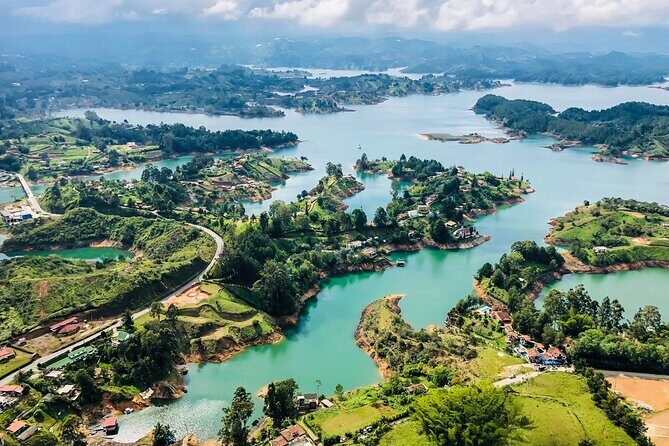 Tour to Guatape, Piedra del Peñol, lunch, snacks boat trip - Pace, Group Size, and How Guides Handle English