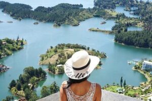 Visit Guatapé, El Peñol, El Retiro & Tekendamita Waterfall - Stop 1: Alto del Chocho and the Pan de Queso Start